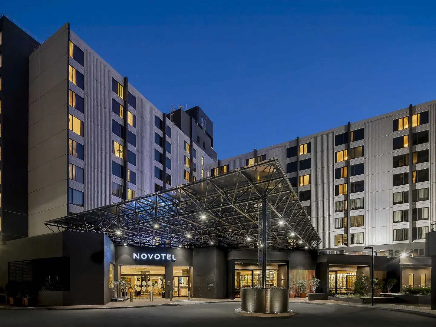 Novotel Sydney International Airport EXTERIOR
