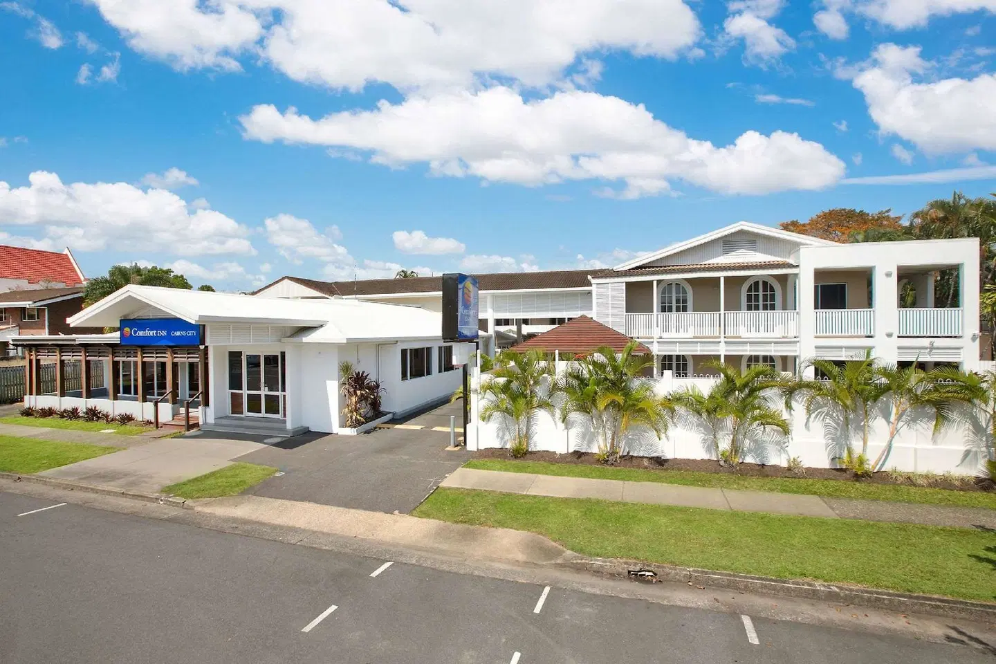 Comfort Inn Cairns City EXTERIOR