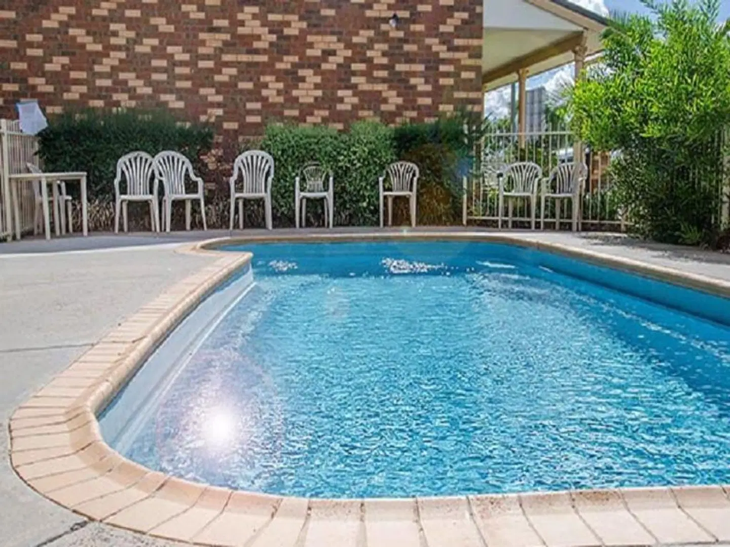 Highway Inn Motel OUTDOOR_POOL