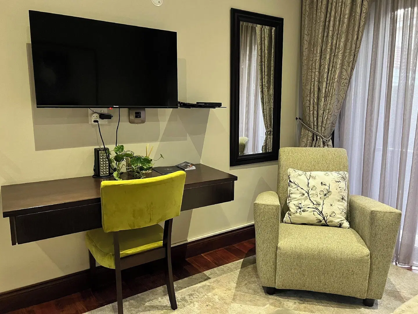 One O Eight Place ROOM_EXAMPLE