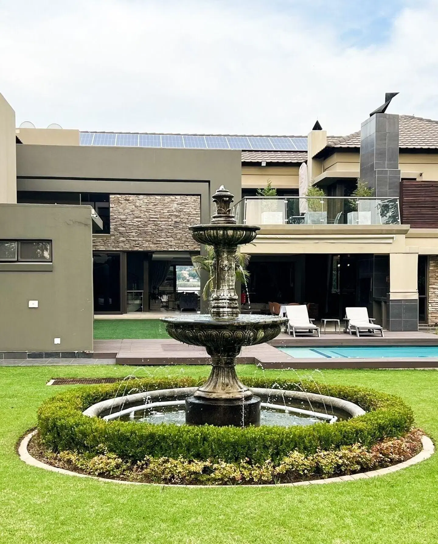 One O Eight Place EXTERIOR
