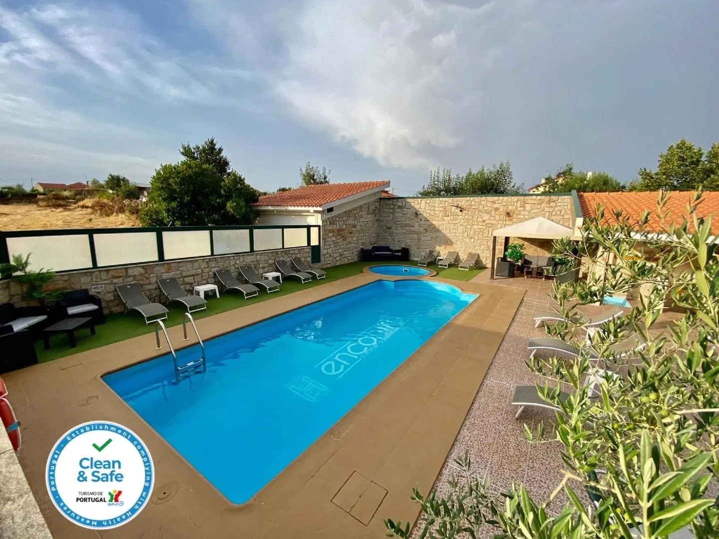 O Encontro OUTDOOR_POOL