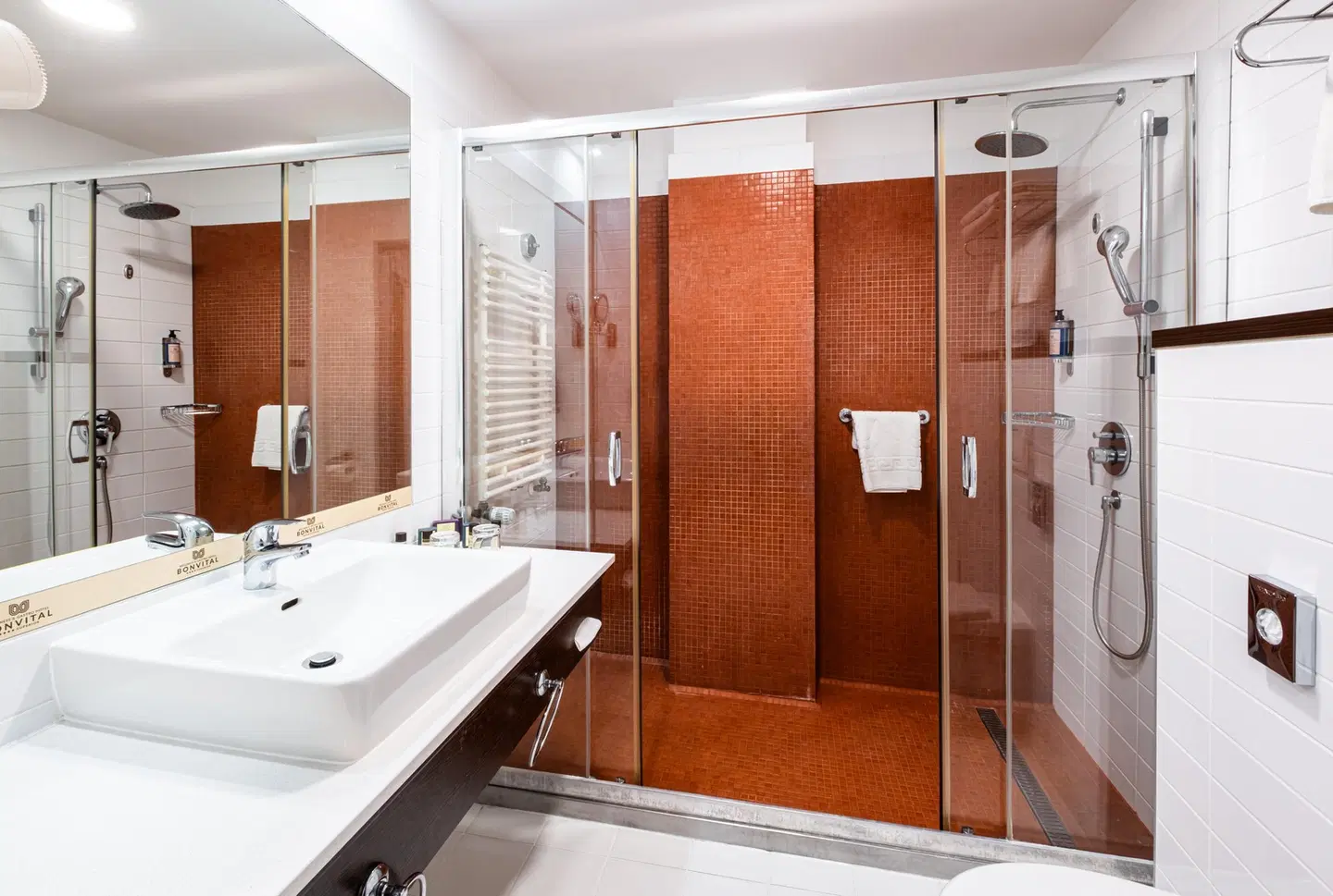 Bonvital Wellness & Gastro Hotel Badezimmer