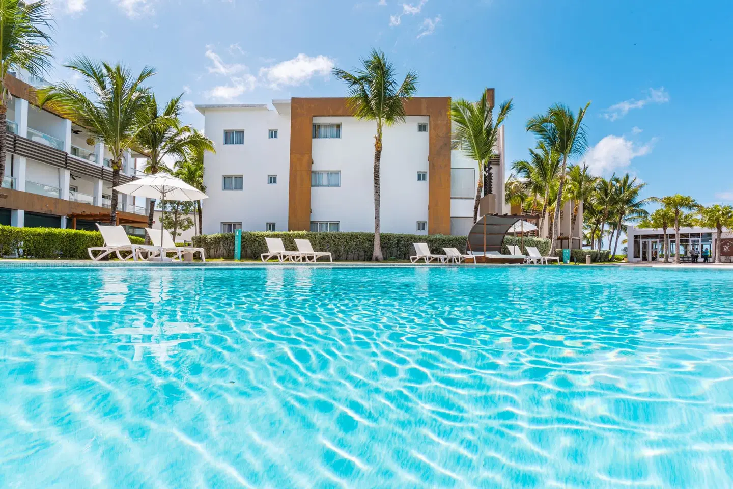Bakour Punta Cana Suites OUTDOOR_POOL