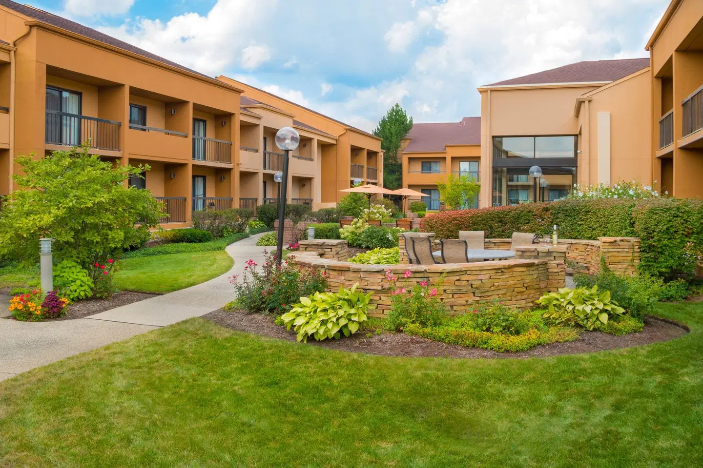 Courtyard by Marriott Chicago Deerfield EXTERIOR