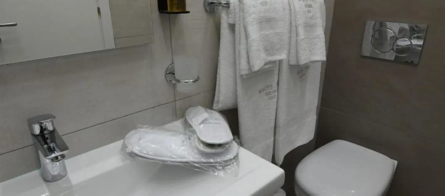 White 1903 Badezimmer