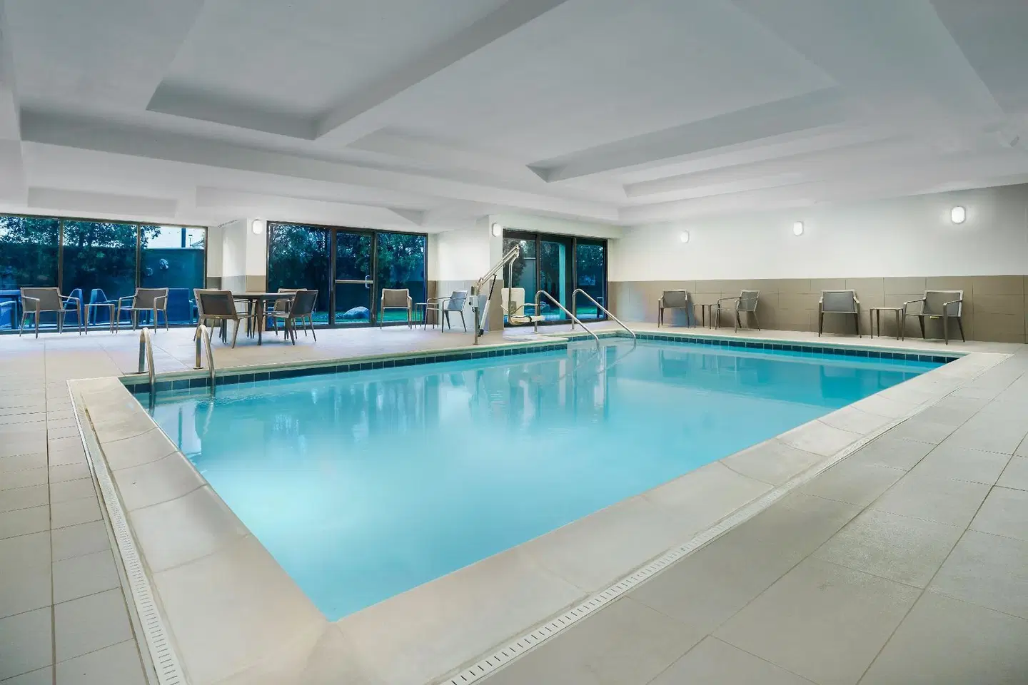 Courtyard by Marriott Chicago Midway Airport Hallenbad