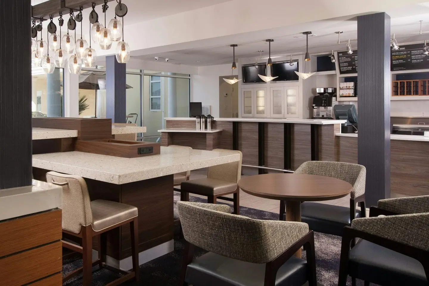 Courtyard by Marriott Charleston Waterfront Bar