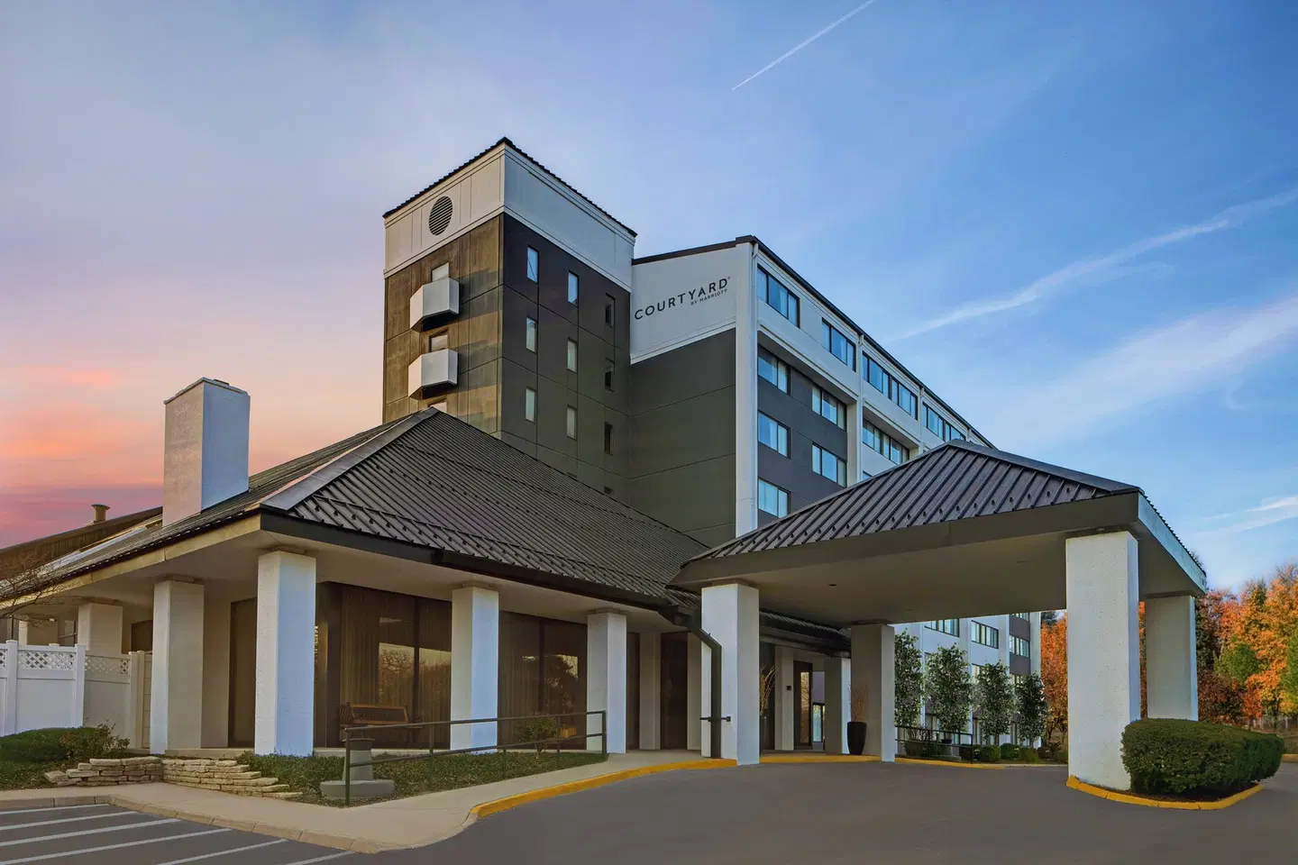 Courtyard by Marriott Chicago Elmhurst/Oakbrook Area EXTERIOR