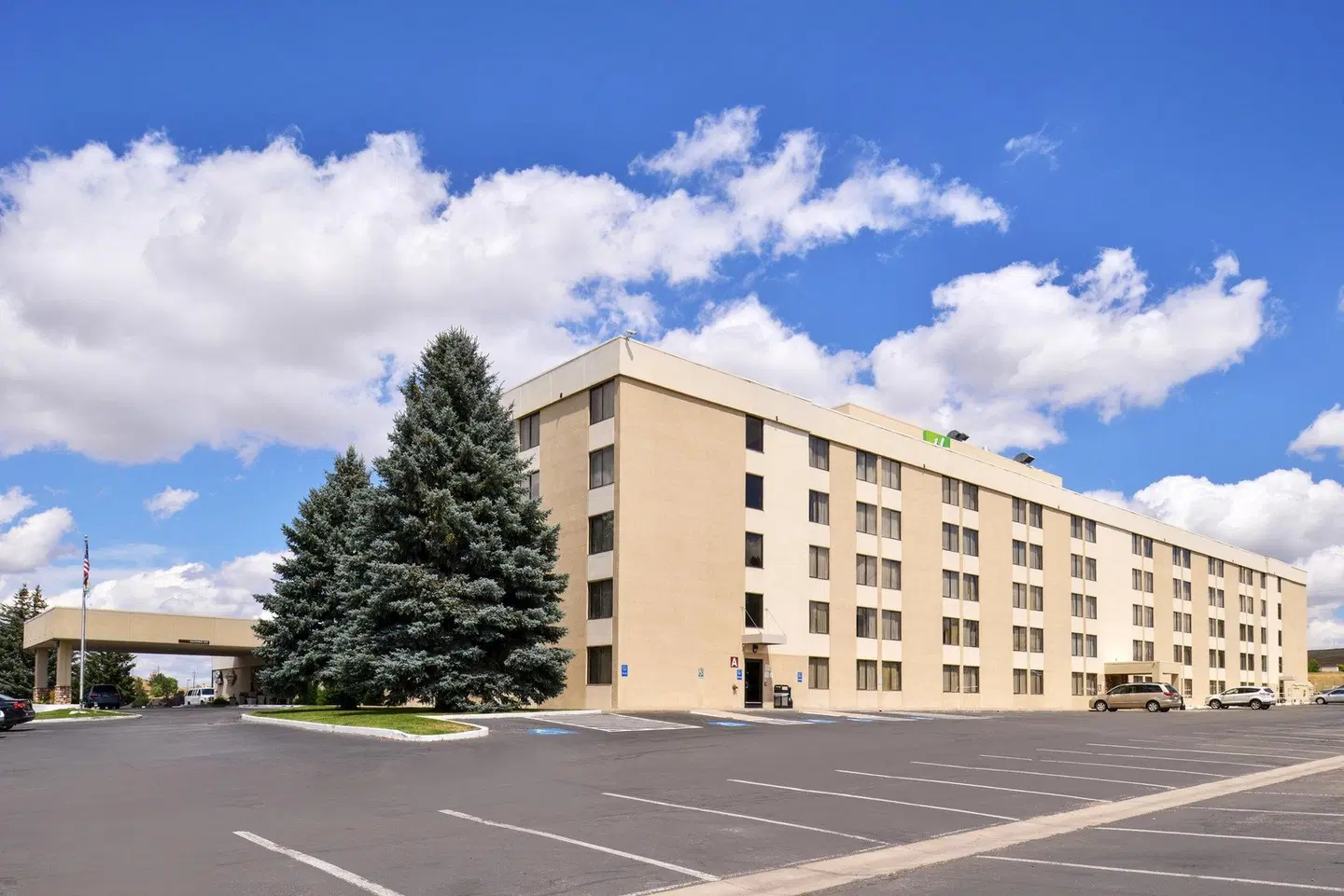 Ramada Plaza by Wyndham Sheridan Hotel & Convention Center EXTERIOR