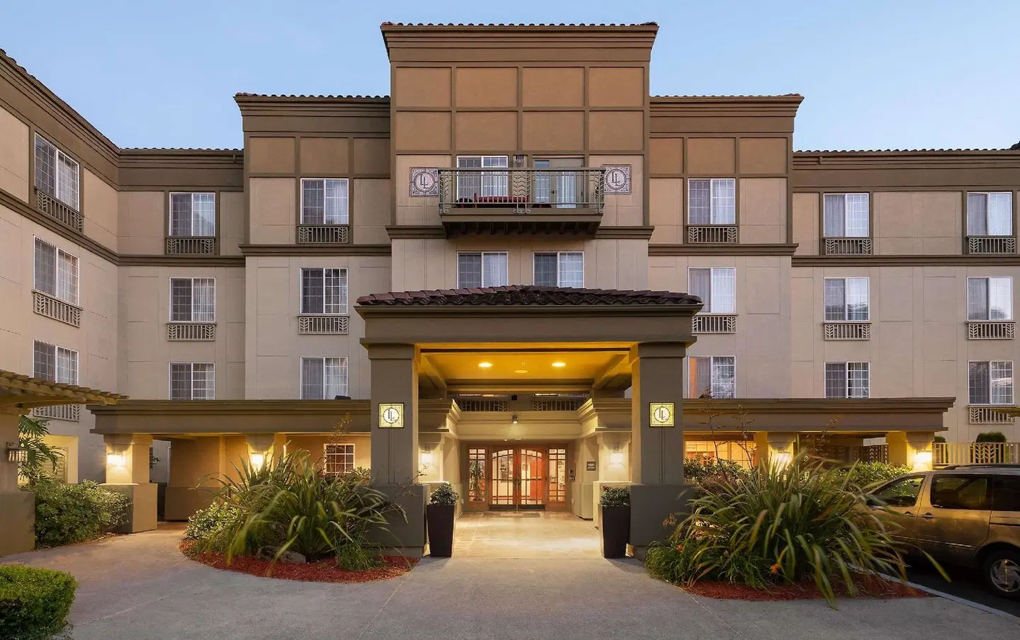 Larkspur Landing Renton-An All-Suite Hotel EXTERIOR