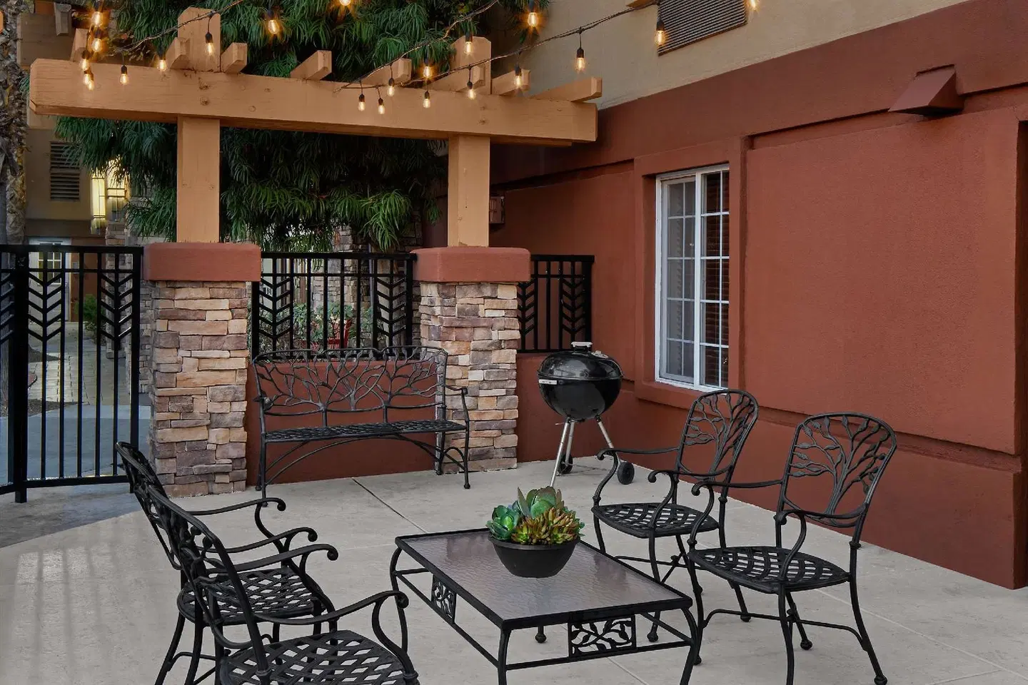 Larkspur Landing Renton-An All-Suite Hotel Terrasse