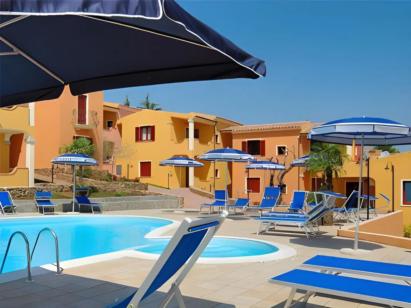 Residence Corte Dei Venti OUTDOOR_POOL