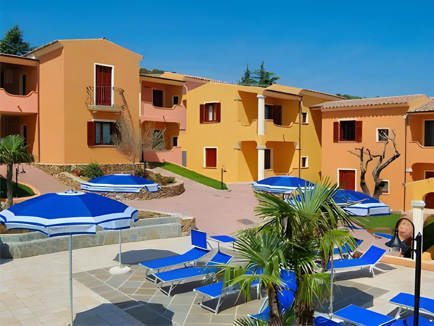 Residence Corte Dei Venti OUTDOOR_POOL