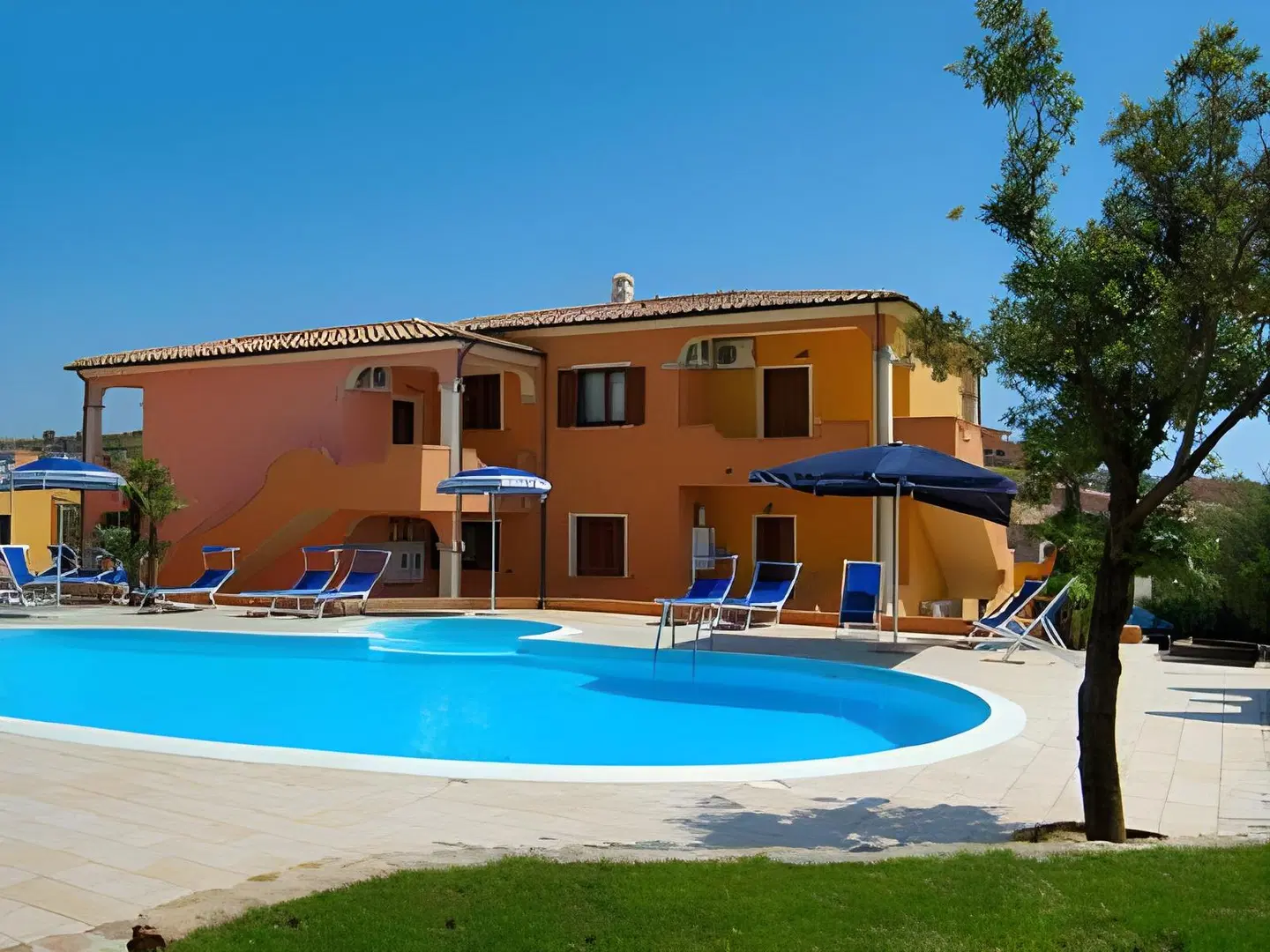 Residence Corte Dei Venti OUTDOOR_POOL