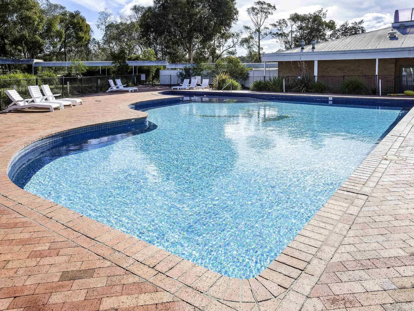 ibis Styles Canberra Eaglehawk OUTDOOR_POOL