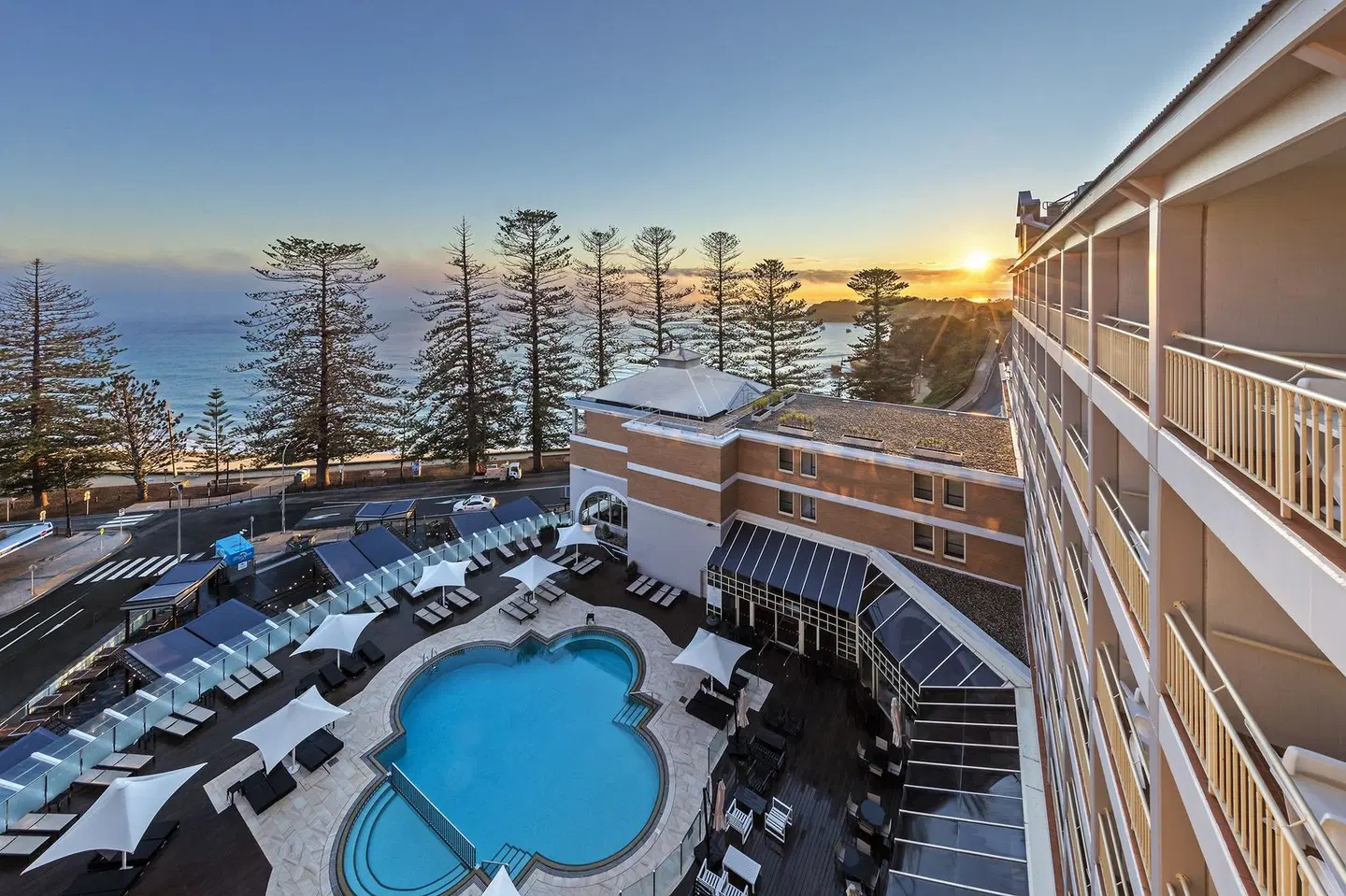 Crowne Plaza Terrigal by IHG OUTDOOR_POOL
