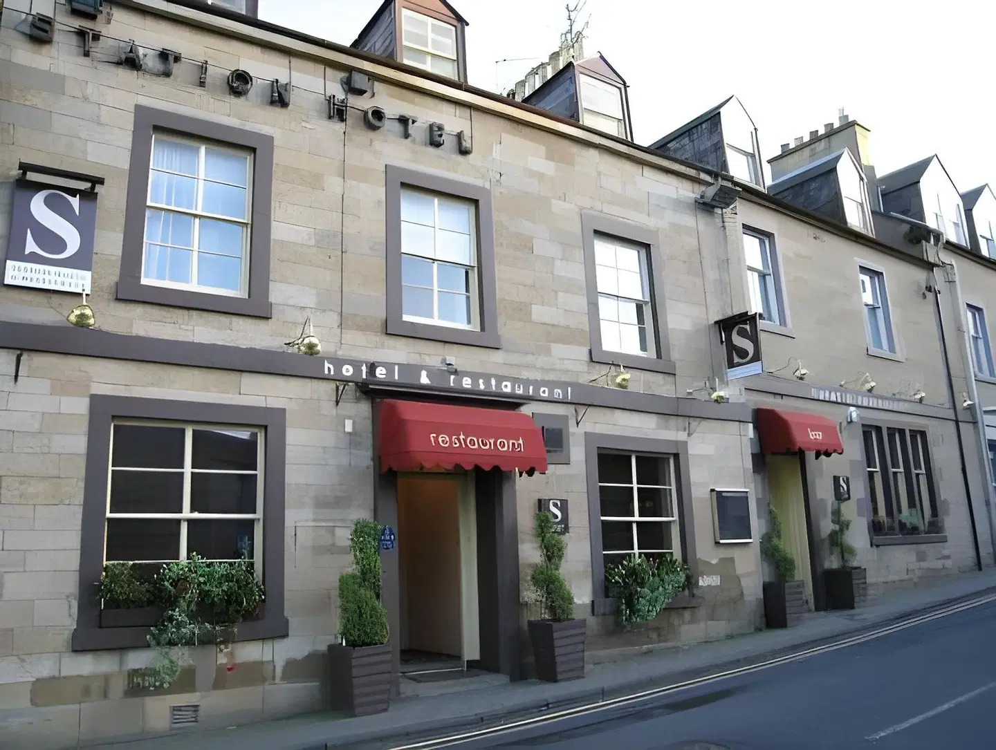 Station Hotel And Restaurant EXTERIOR
