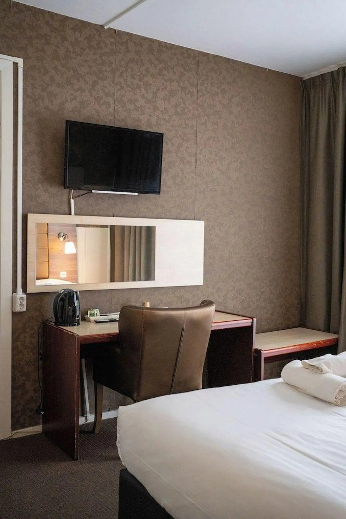 Aadam Wilhelmina ROOM_EXAMPLE