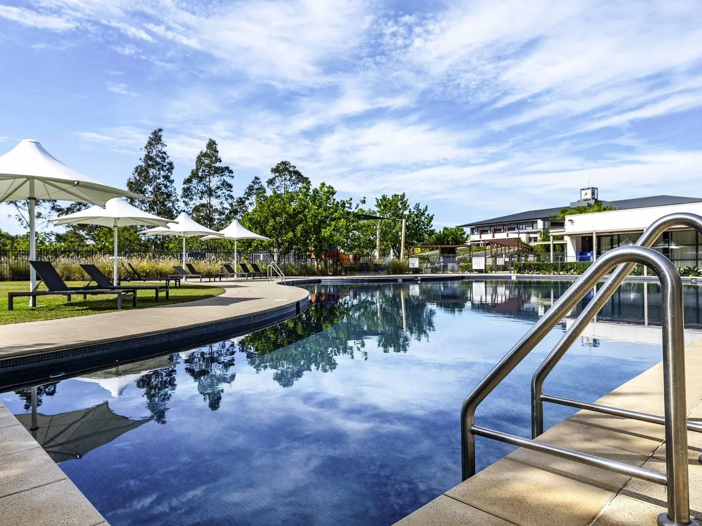 Mercure Kooindah Waters Central Coast OUTDOOR_POOL
