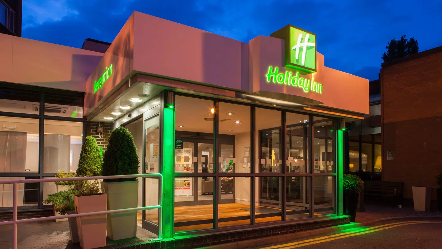 Holiday Inn Portsmouth EXTERIOR