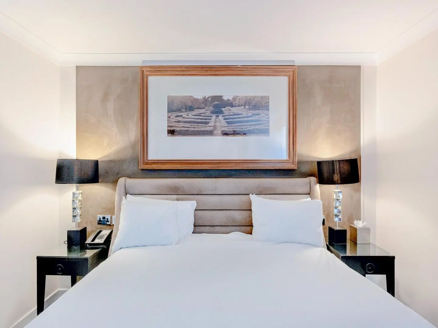 The Landmark Hotel and Leisure Club ROOM_EXAMPLE