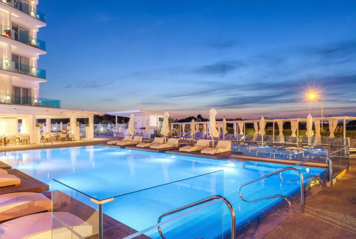 The Blue Ivy Hotel & Suites OUTDOOR_POOL