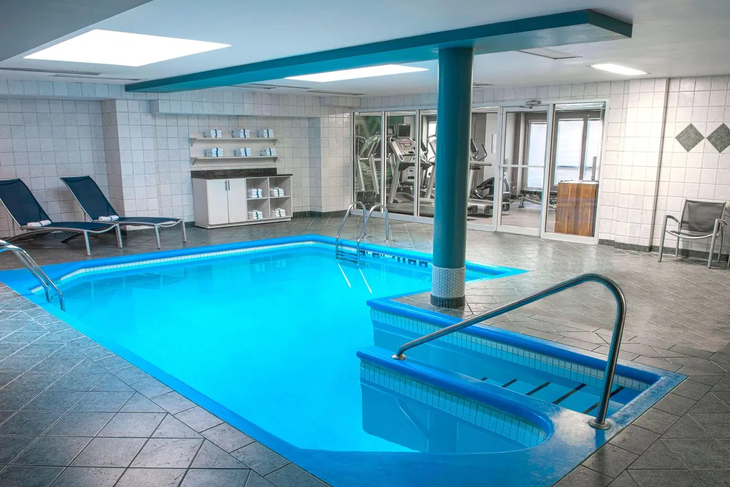 AC Hotel by Marriott Old Montreal Hallenbad