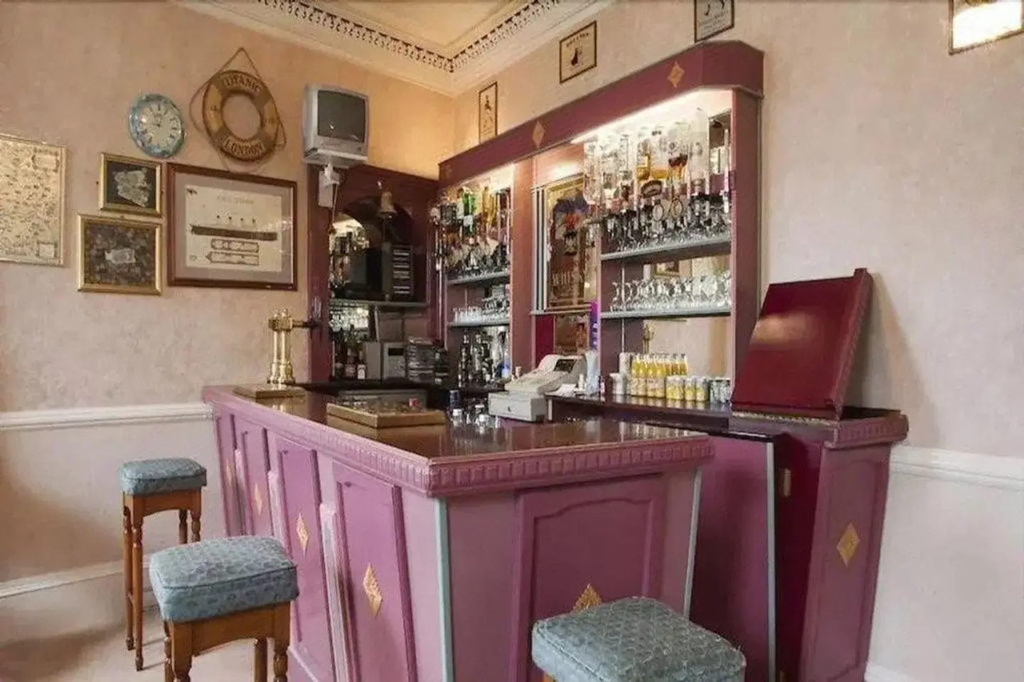 Waverley Hotel Bar