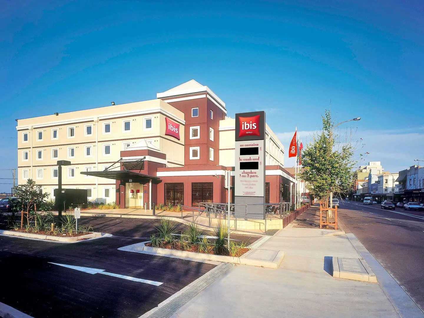ibis Newcastle EXTERIOR