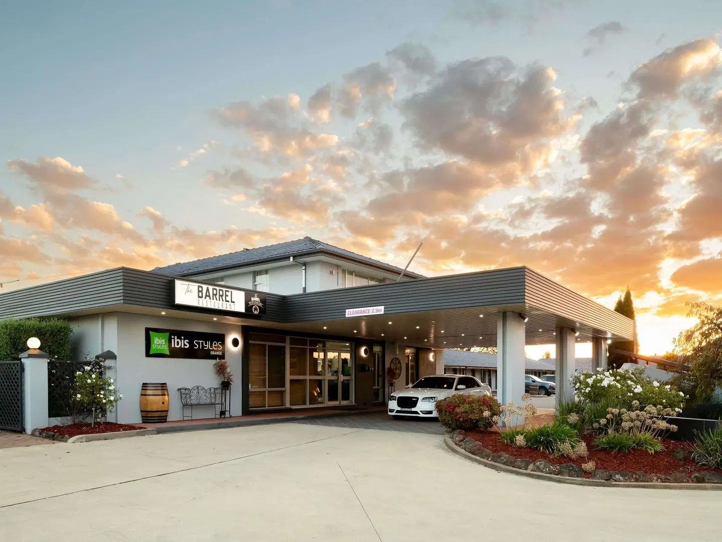 ibis Styles Orange Hotel EXTERIOR