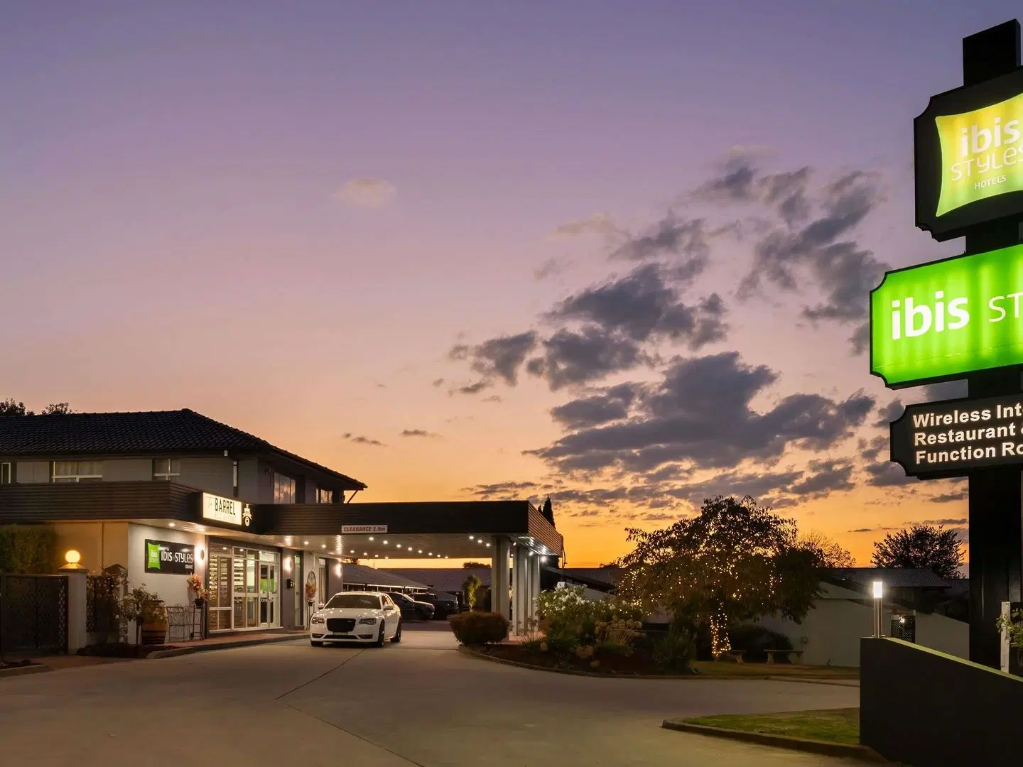 ibis Styles Orange Hotel EXTERIOR