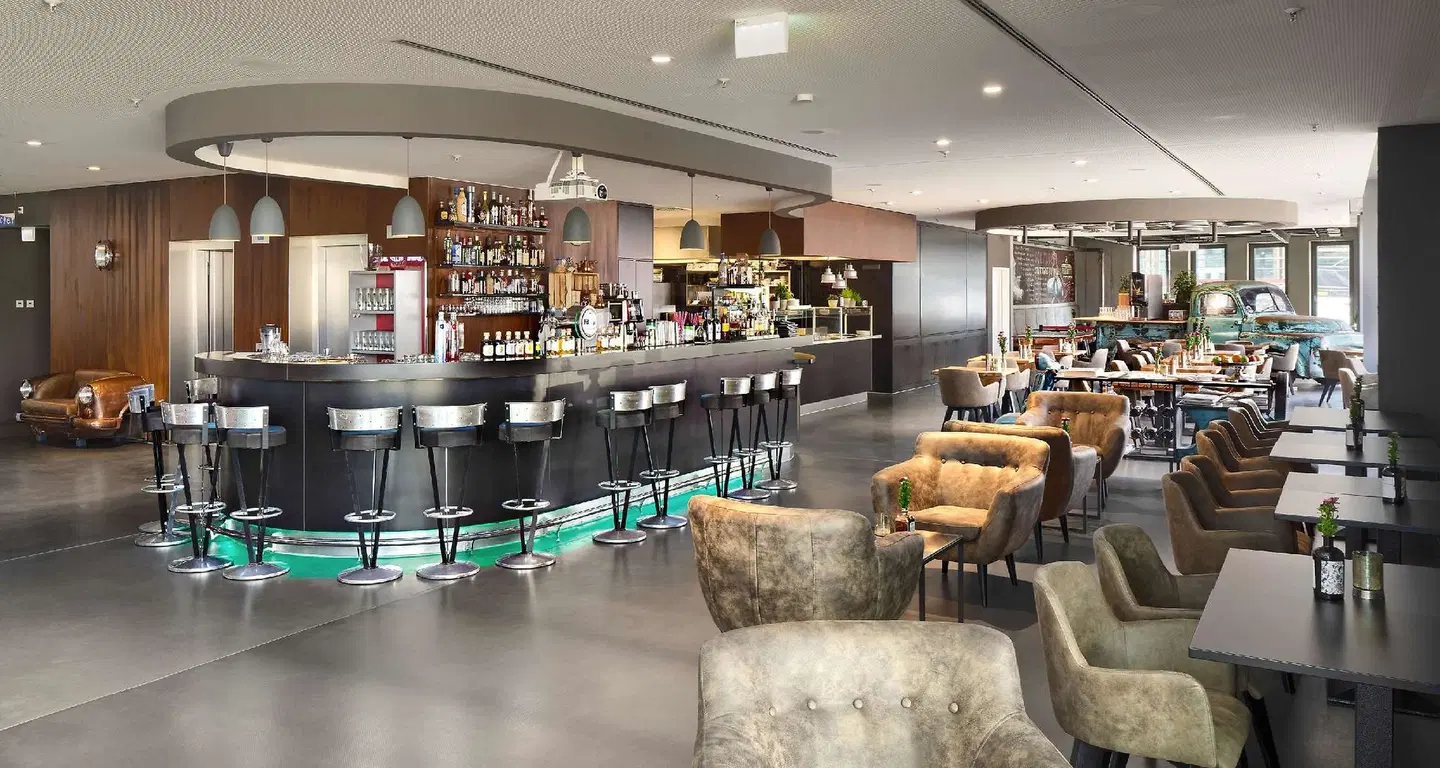 V8 Hotel Classic Motorworld Region Stuttgart Bar