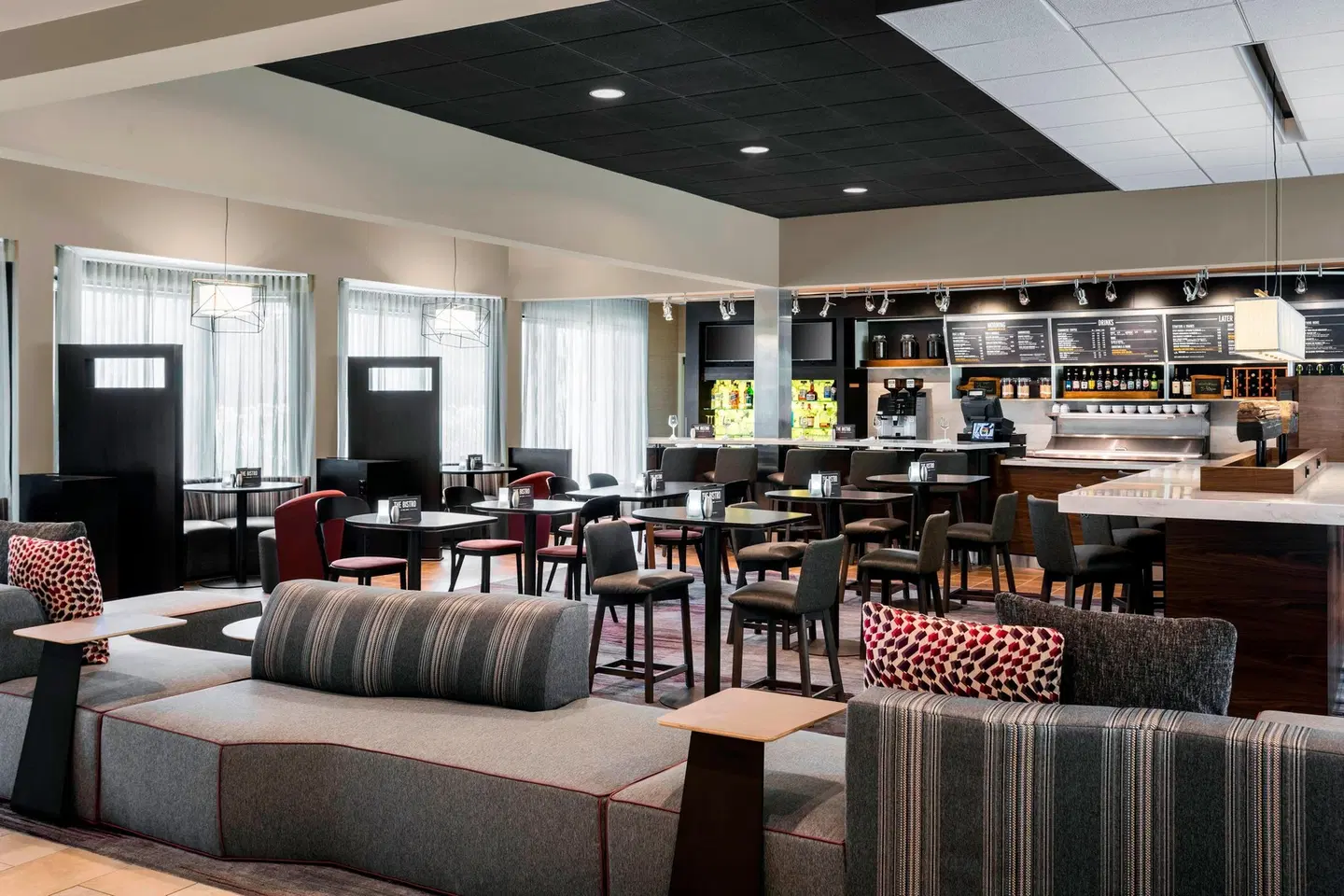 Courtyard by Marriott Chicago O'Hare Bar