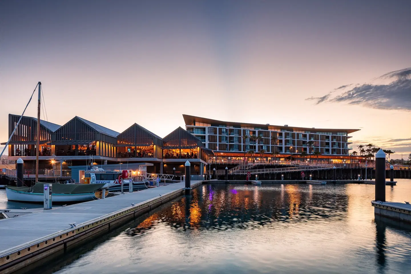 Crowne Plaza Shell Cove Marina by IHG EXTERIOR