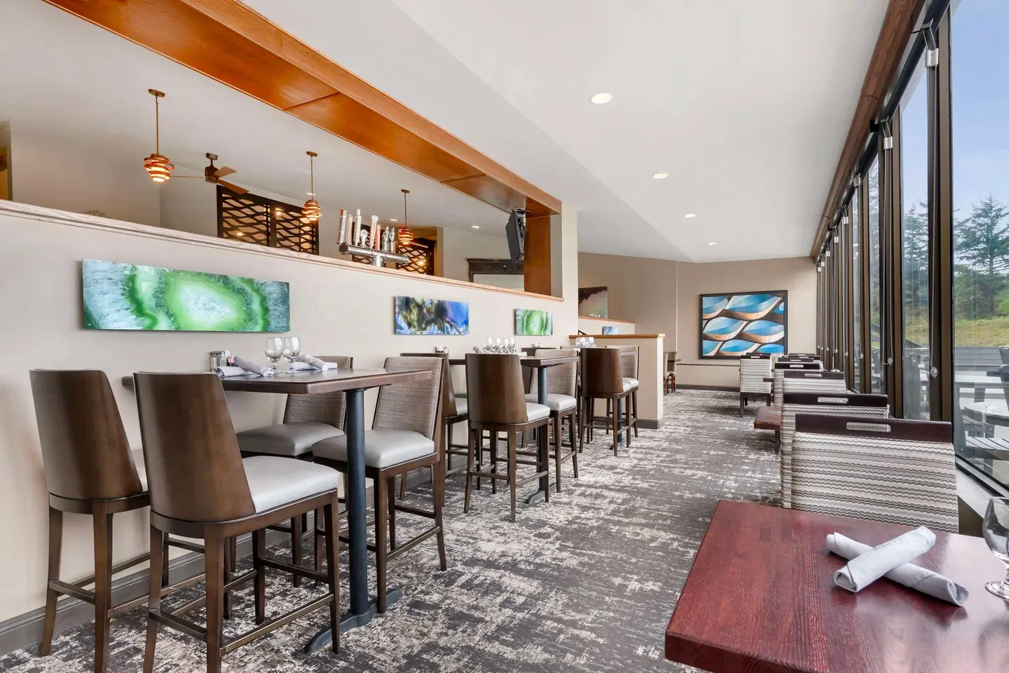 Best Western Agate Beach Inn Bar