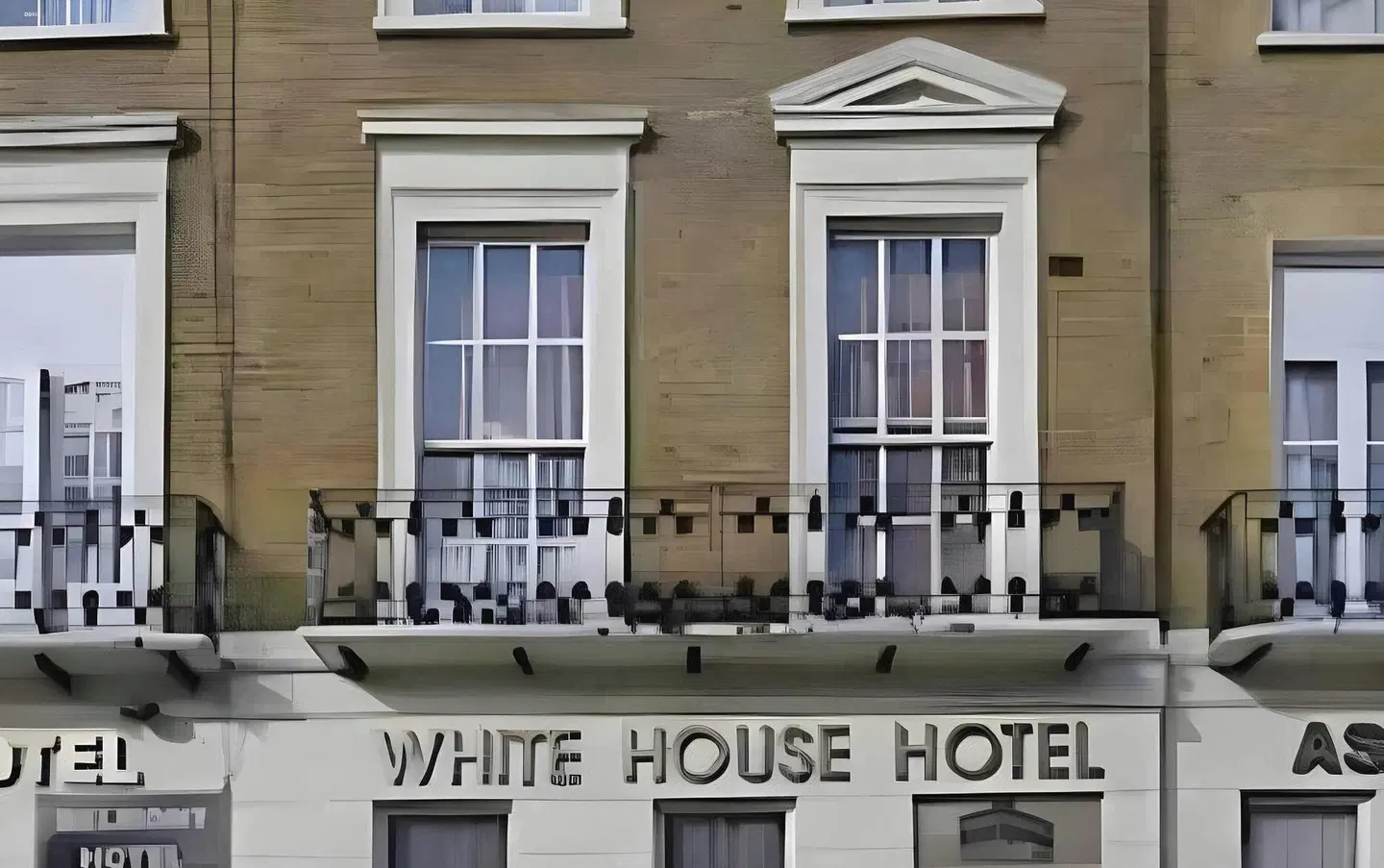 White House Hotel EXTERIOR