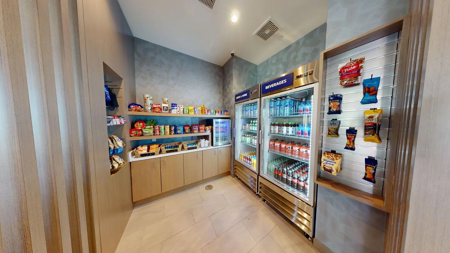Holiday Inn Express & Suites Chicago Schaumburg by IHG Bar