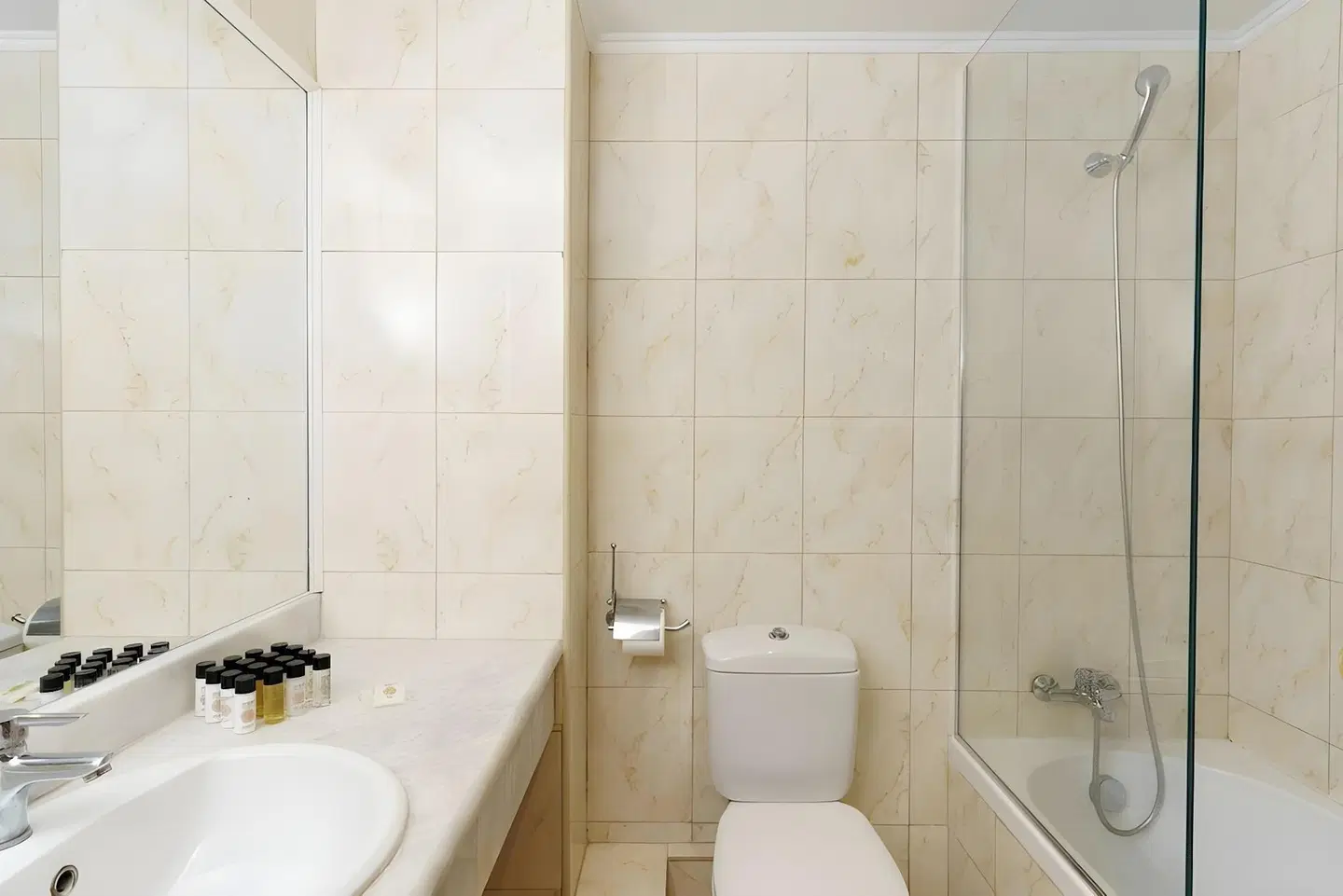 Ariti Grand Hotel Badezimmer