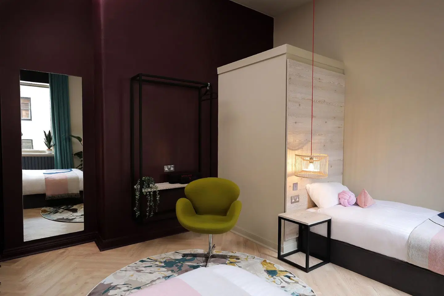 Revolver Hotel ROOM_EXAMPLE