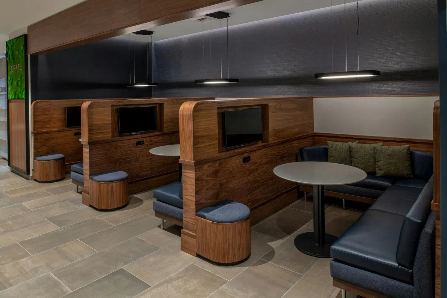 Courtyard by Marriott Olympia Bar