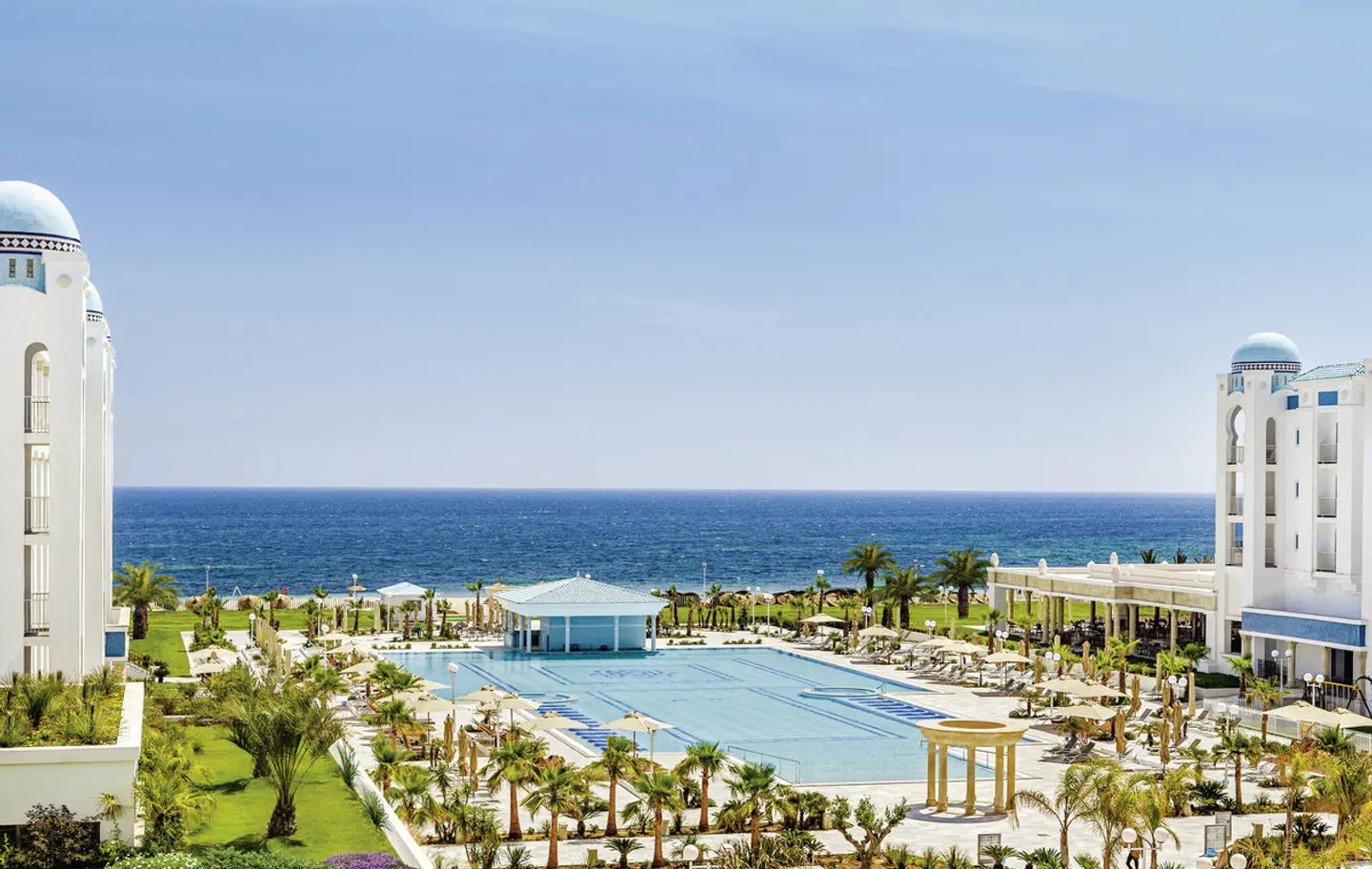 Concorde Green Park Palace OUTDOOR_POOL