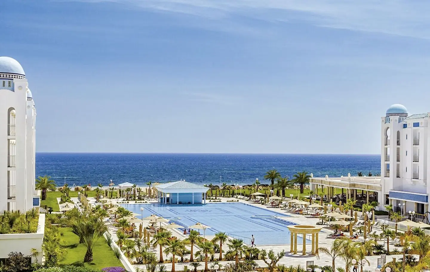 Concorde Green Park Palace OUTDOOR_POOL