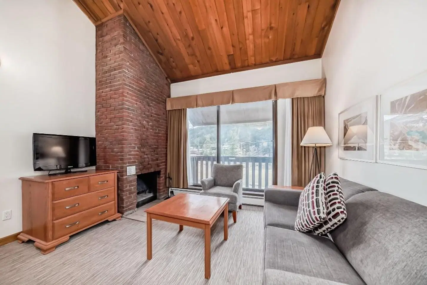 Jasper Inn & Suites by Inn Hotels ROOM_EXAMPLE