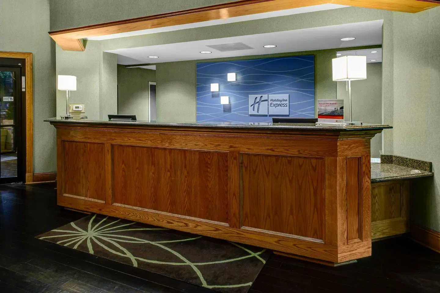 Holiday Inn Express & Suites Atlanta Buckhead by IHG LOUNGE_LOBBY