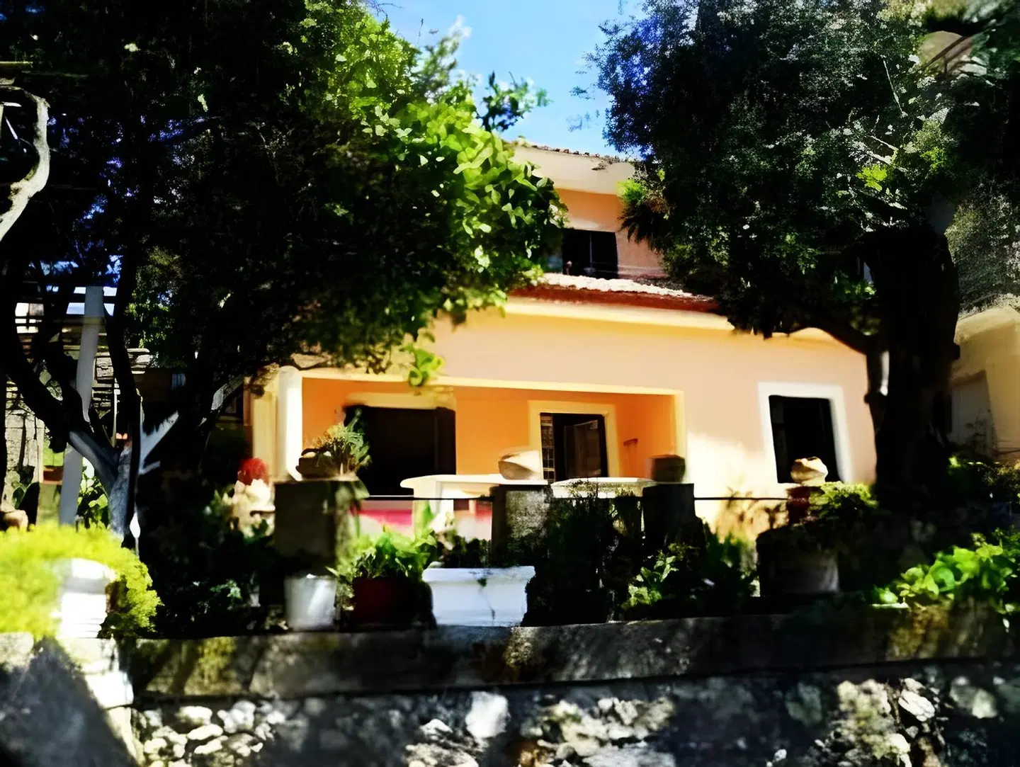 Rapanos Apartments EXTERIOR