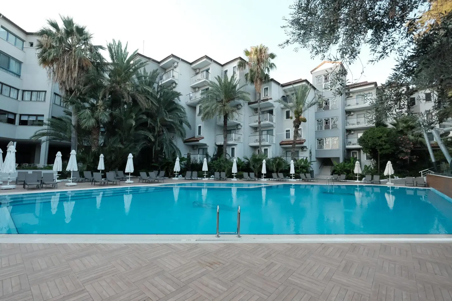 Paloma Marina Suites OUTDOOR_POOL