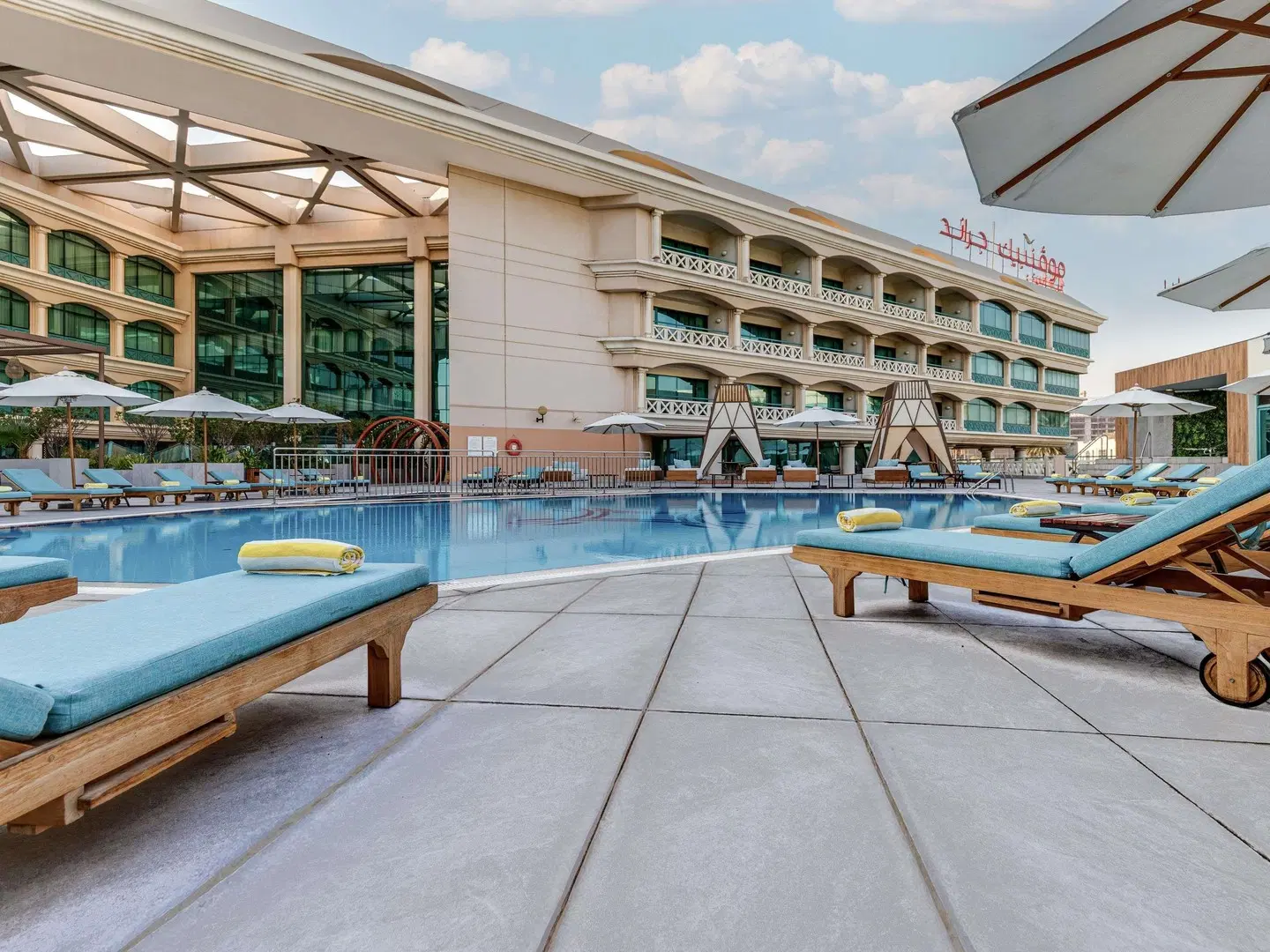 Mövenpick Grand Al Bustan Dubai OUTDOOR_POOL