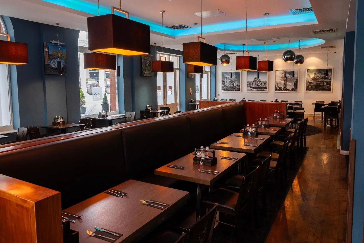 Ramada by Wyndham Belfast City Centre Bar