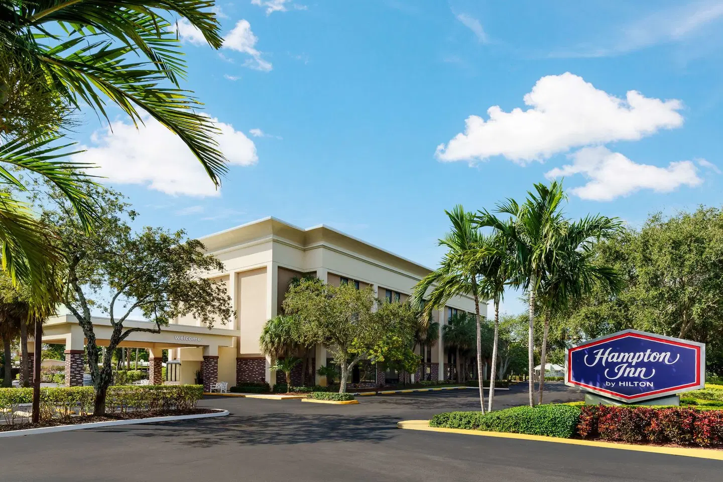 Hampton Inn Ft. Lauderdale-Cypress Creek EXTERIOR